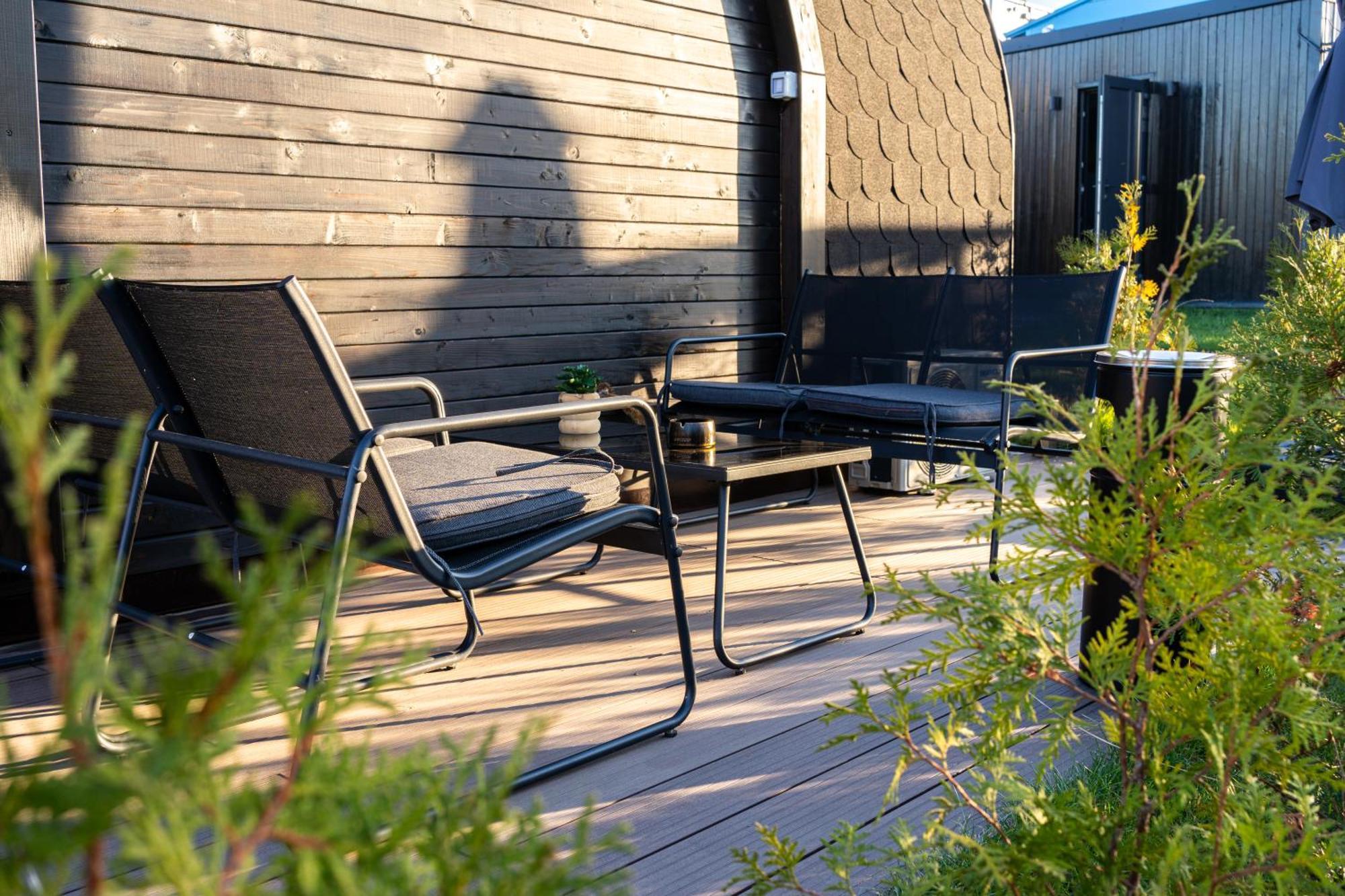 Glamp In Style Pods Resort Bran  Exterior photo