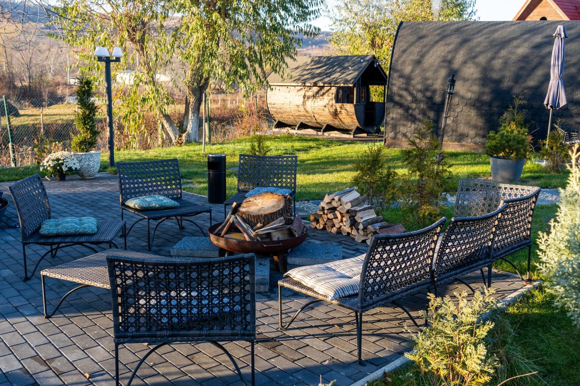 Glamp In Style Pods Resort Bran  Exterior photo
