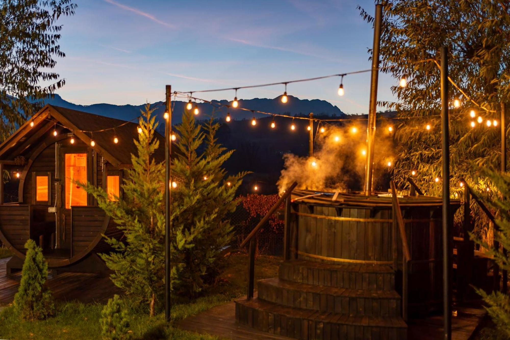 Glamp In Style Pods Resort Bran  Exterior photo