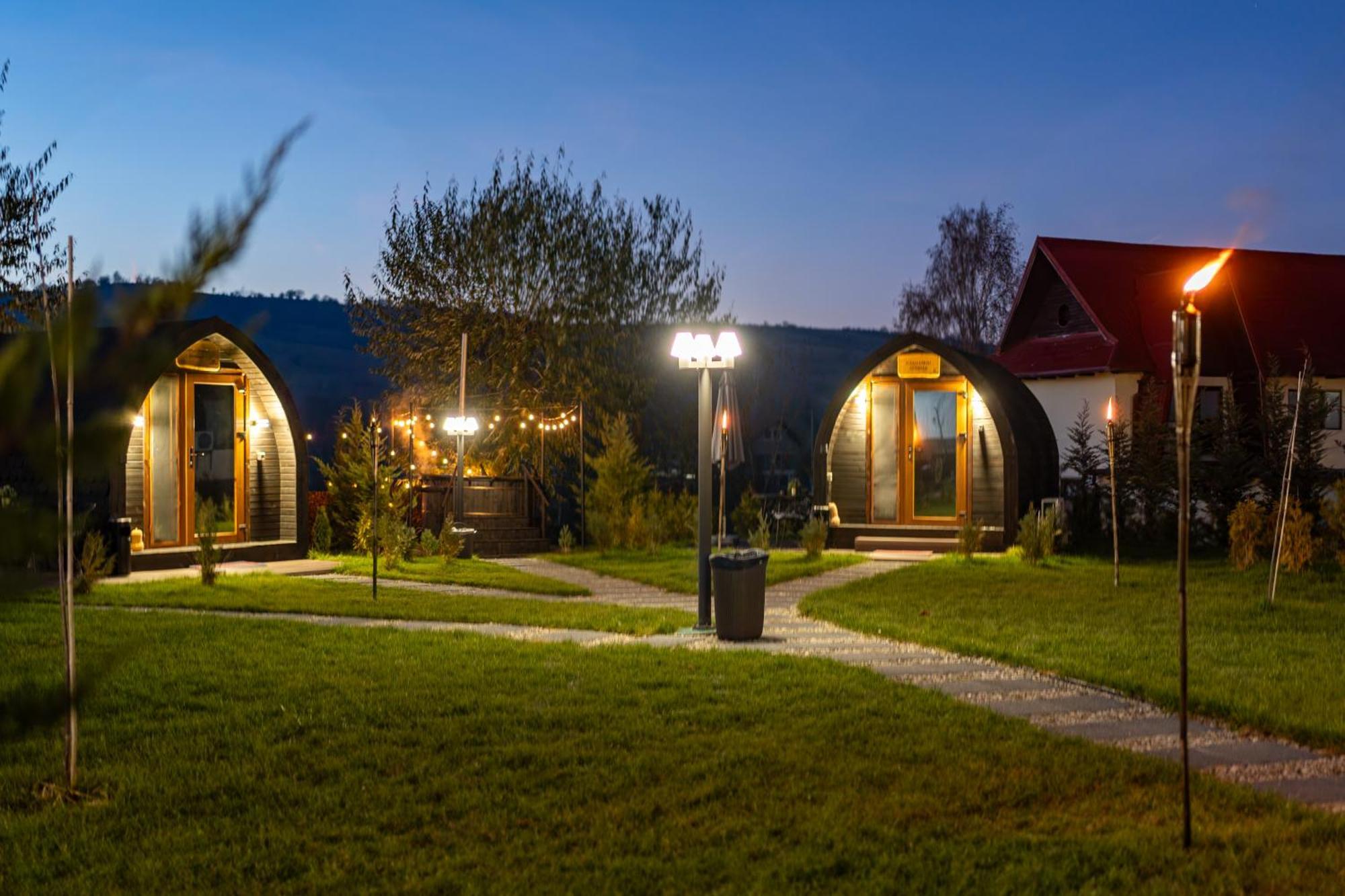 Glamp In Style Pods Resort Bran  Exterior photo