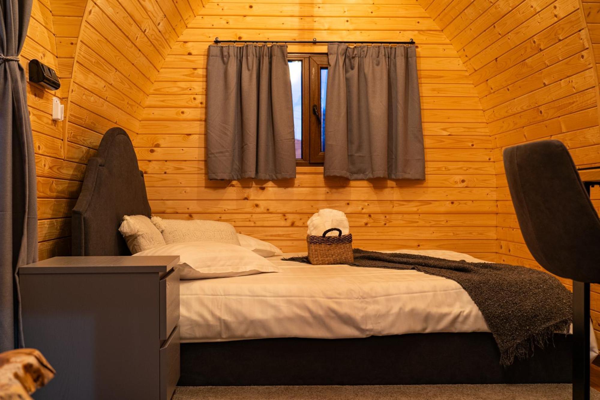 Glamp In Style Pods Resort Bran  Exterior photo