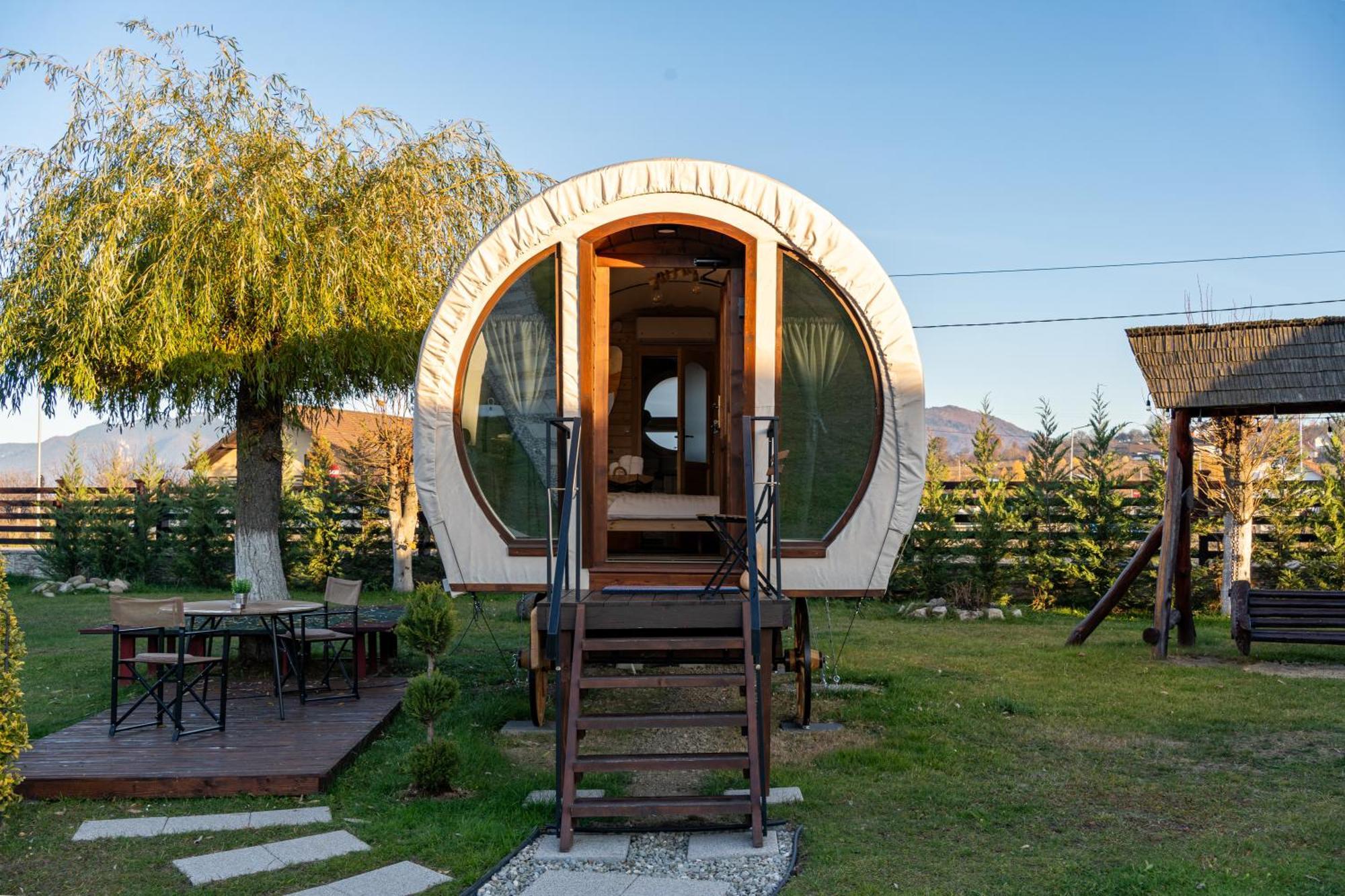 Glamp In Style Pods Resort Bran  Exterior photo