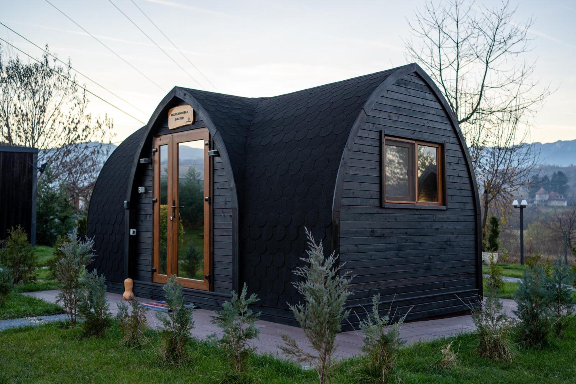 Glamp In Style Pods Resort Bran  Exterior photo