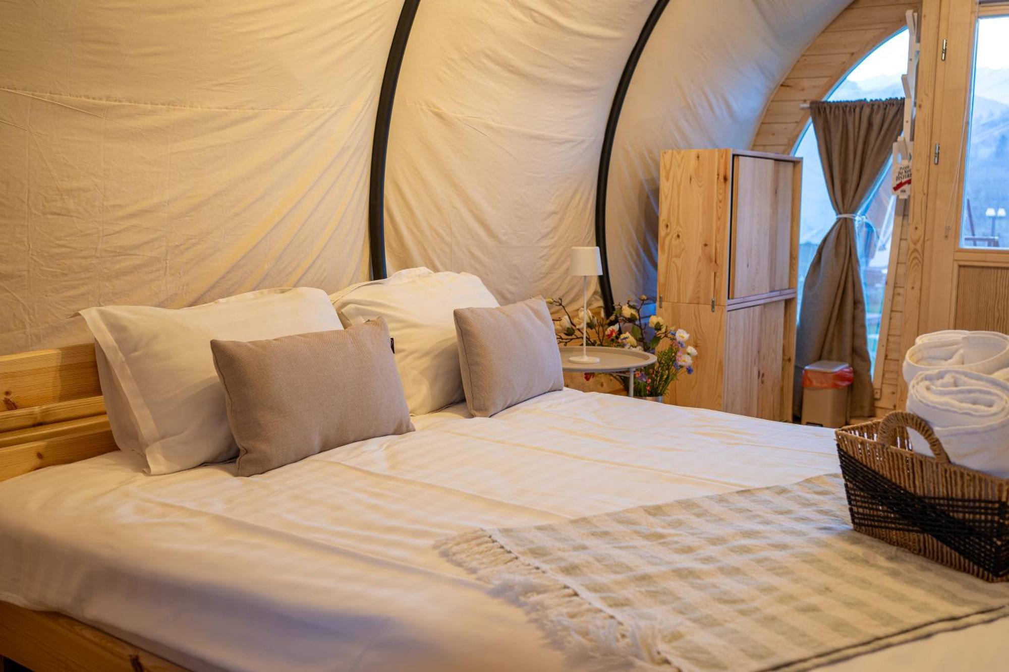 Glamp In Style Pods Resort Bran  Exterior photo